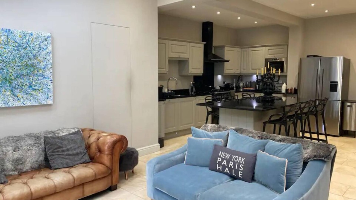 Trafford House | Luxury Central Hale living