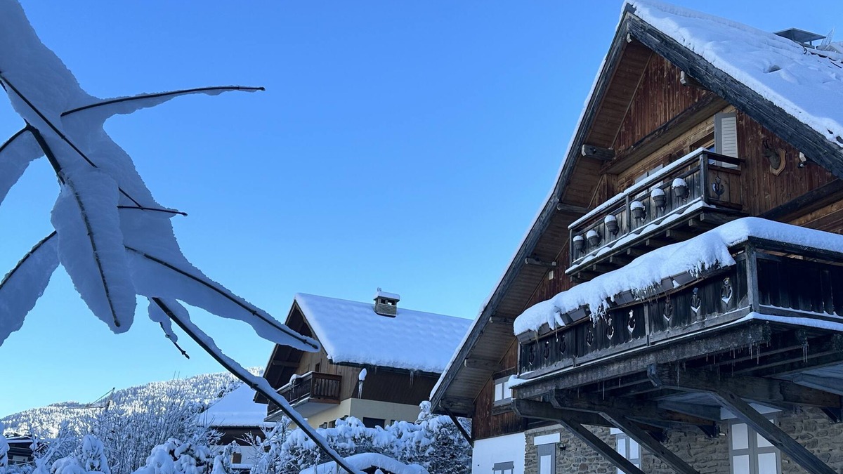 Megeve Ski Chalet | Luxury Chalet 2 minutes from the ski lifts - ski back to the feet!
