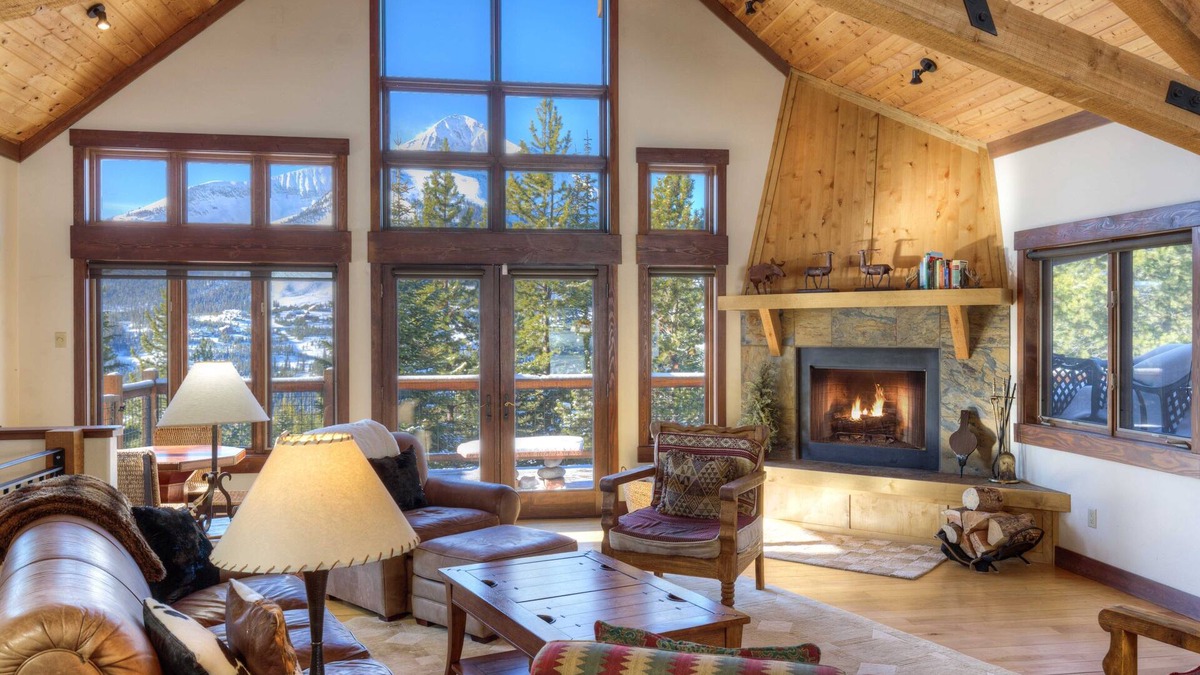 Big Sky House | Luxury Chalet- Amazing mountain views- nSki-in Ski-out access - Private hot tub