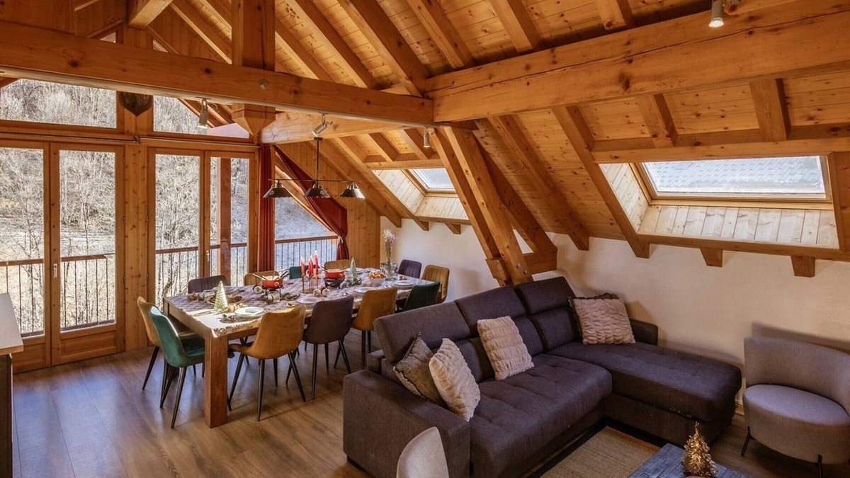 Valloire Ski Chalet | Luxury Chalet for 12 with Sauna, Jacuzzi, Near Ski Lifts and Hiking Trails