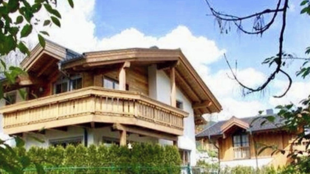 Piesendorf Ski Chalet | Luxury chalet in a quiet location near ski slopes and swimming lake/beach Zell am See