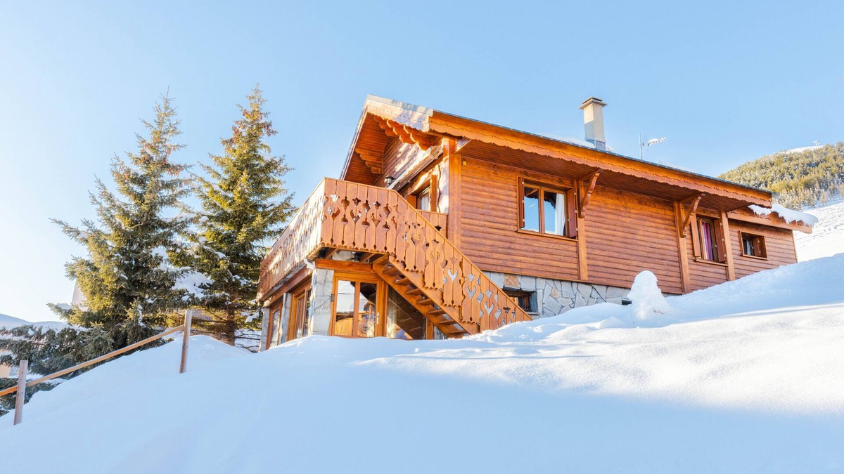 Cognet Ski Chalet | Luxury chalet in Alpe d'Huez at the foot of the slopes, close to shops