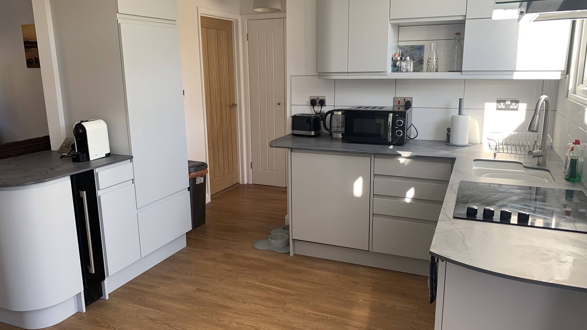 Nolton Cabin | Luxury chalet in wonderful Pembrokeshire National Park, beach & coast path
