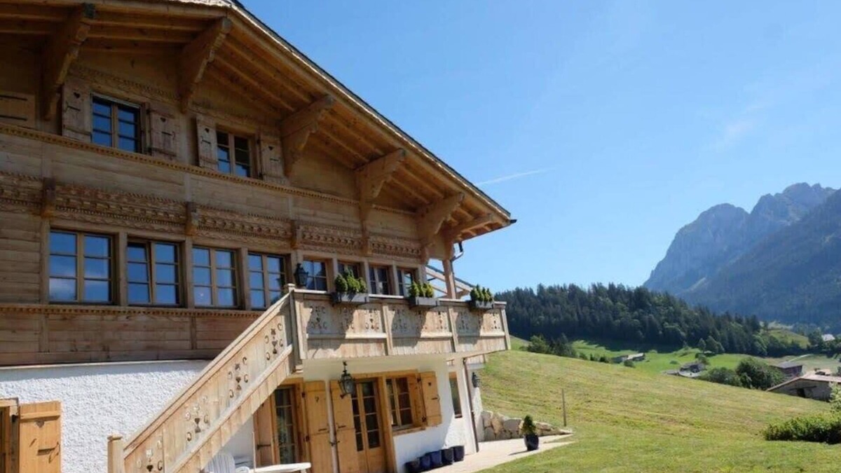 Chateau-d'Oex House | Luxury Chalet with Spa and stunning views !