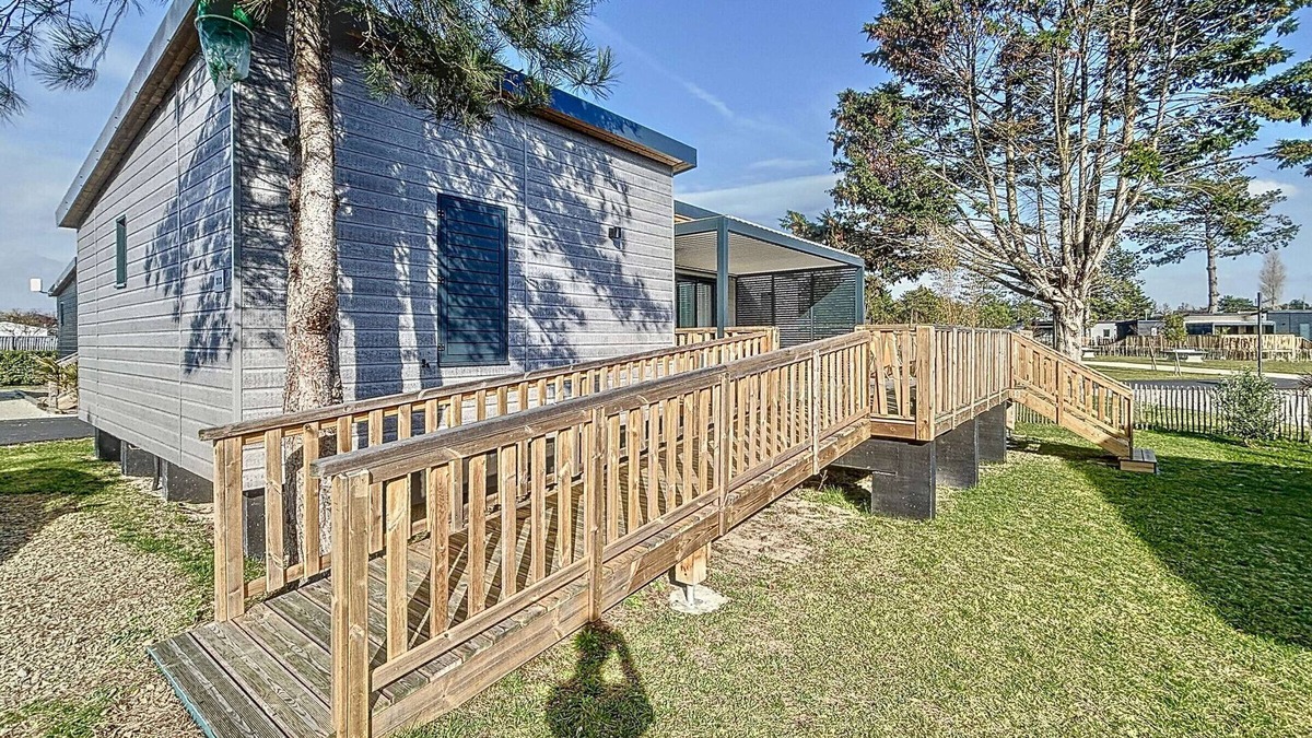 Jullouville Ski Chalet | Luxury Chalet with Heated Pool, 6 Sleeps, WiFi, Near Beach