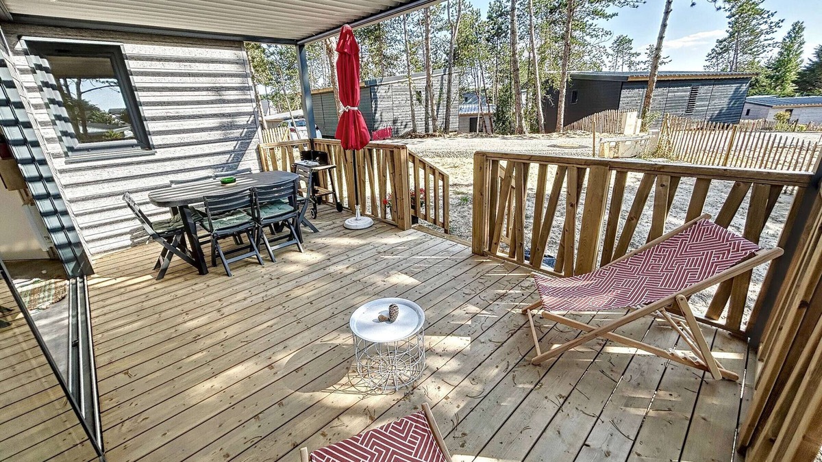 Jullouville Ski Chalet | Luxury Chalet with Heated Pool, 6 Guests, Near Beach & Shops, Free WiFi