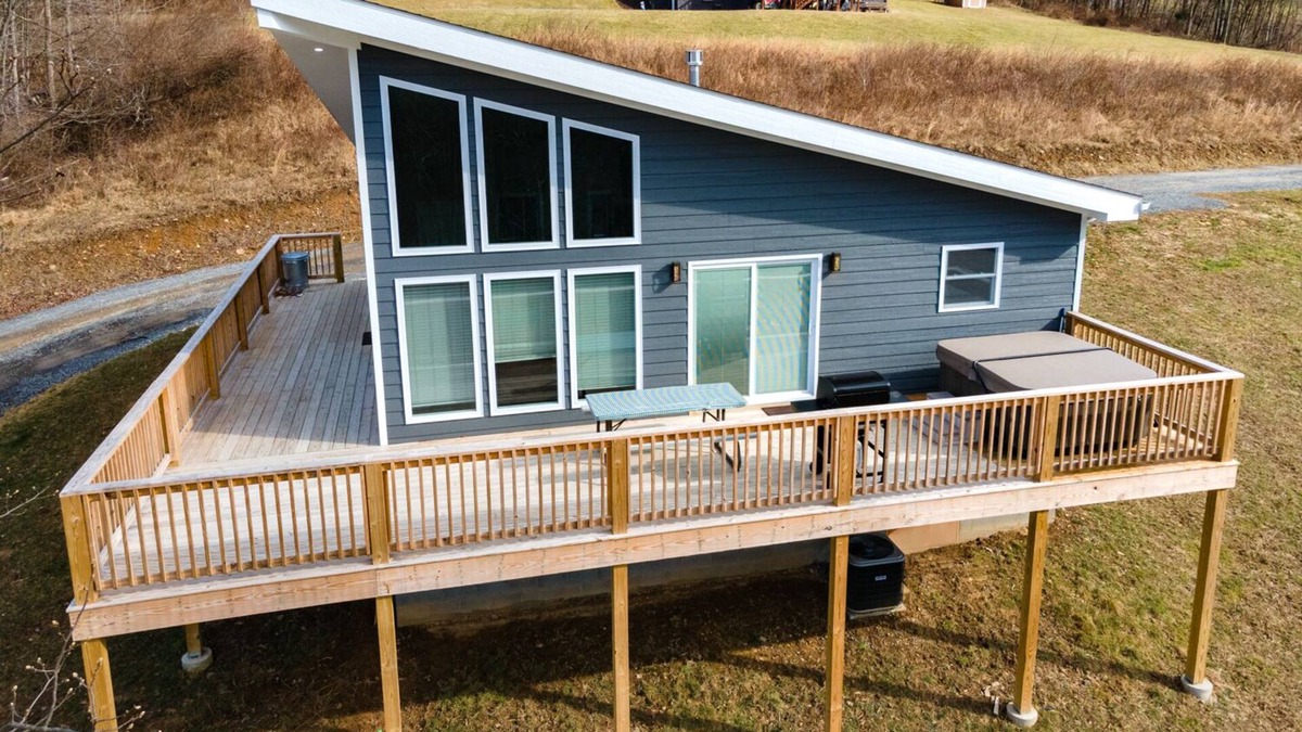 Booth House | Luxury Chalet with hot tub - near I-68 I-79 split.