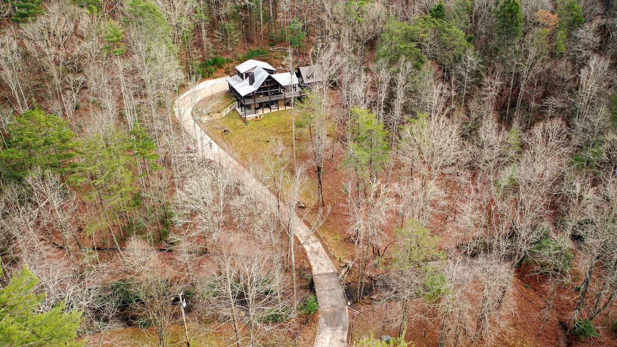 Cherry Log Ski Chalet | Luxury chalet with pool