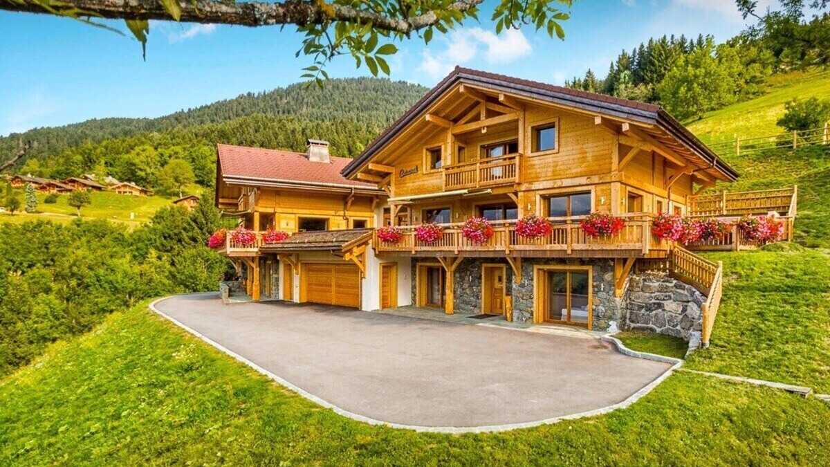 Manigod Ski Chalet | Luxury chalet with swimming pool and jacuzzi