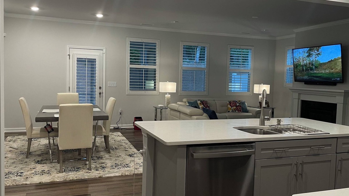 Pittsboro Condo | Luxury Charming 2-bedroom townhome with WiFi and AC in Pleasant Pittsboro