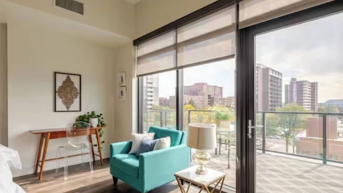 Cherry Creek Apartment | Luxury Cherry Creek North Living with Pool Spa Gym Parking, Free Parking