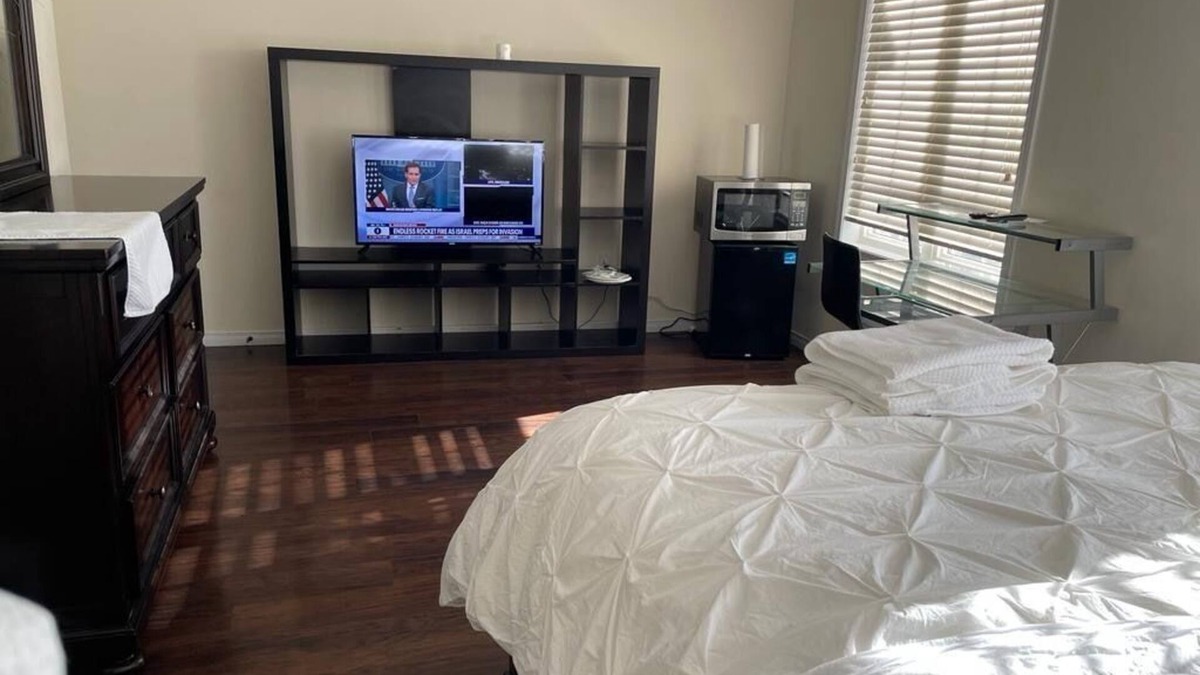 Brantford Apartment | Luxury Chic 1BED Detached house in Central Brantford