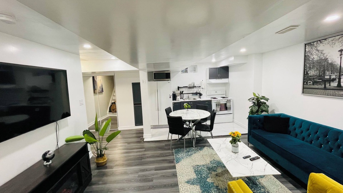 Brampton Apartment | Luxury Chic 2BED End Unit in Central Brampton