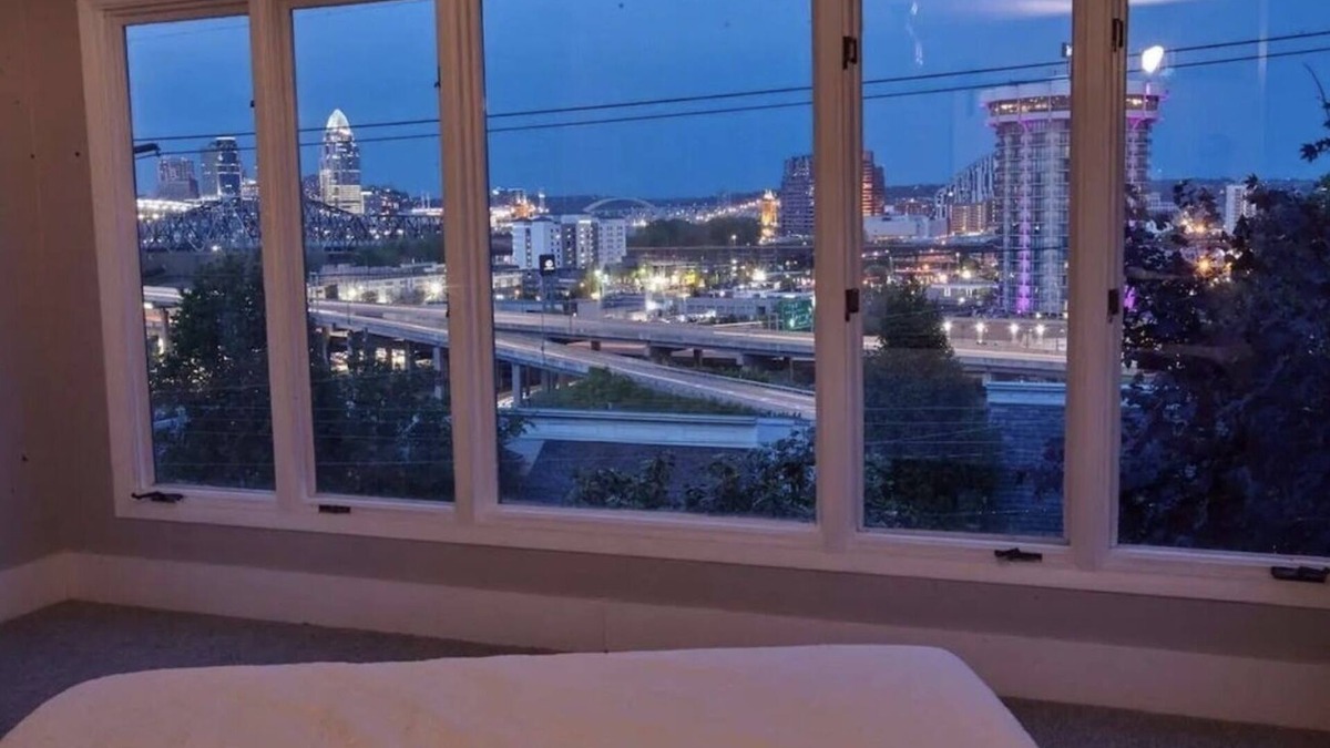 Covington House | Luxury Cincinnati City View Home