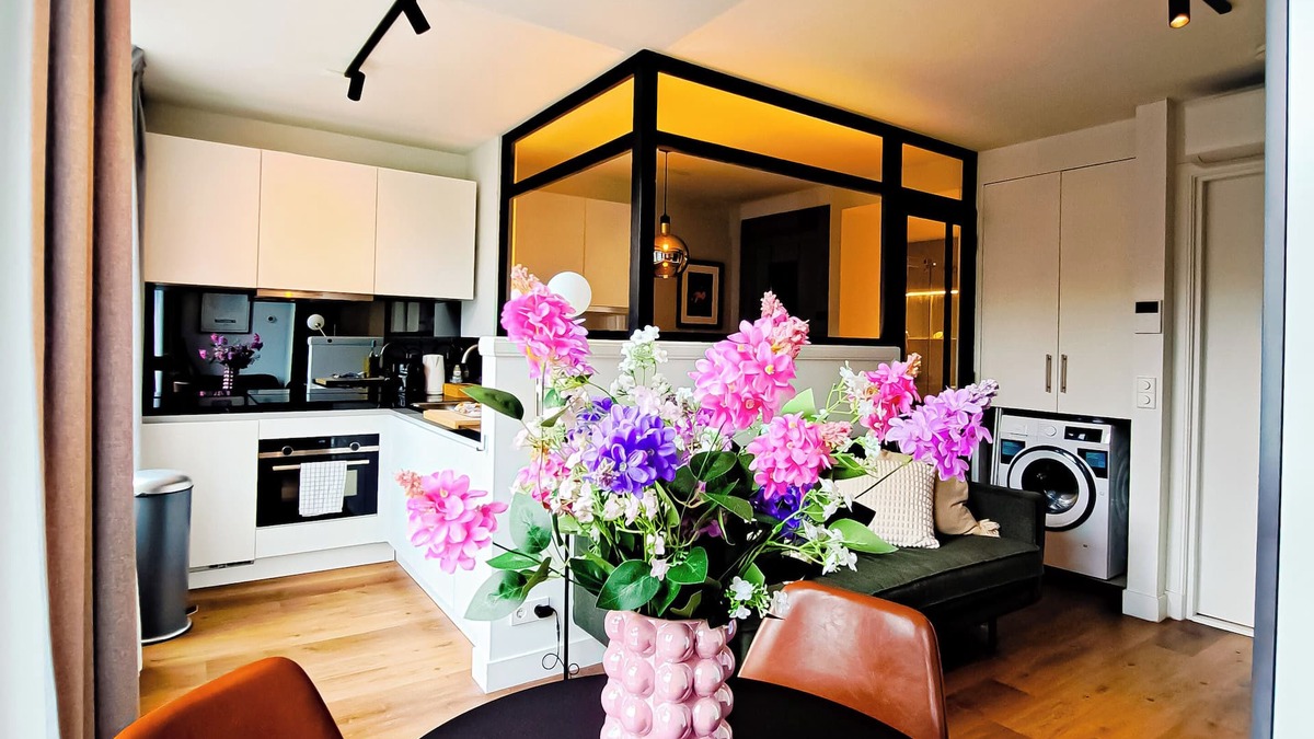 Amsterdam West Apartment | Luxury City Center Gem w/AC | Walk To All Must-Sees