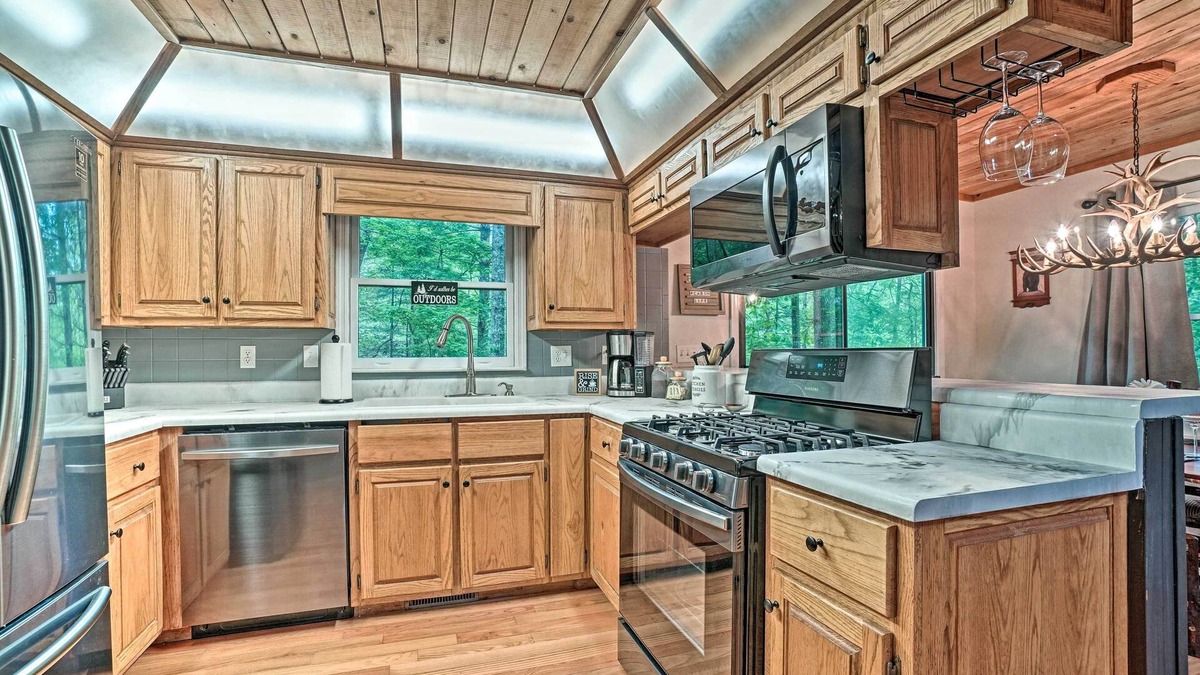 Clayton Cabin | Luxury Clayton Cabin w/Expansive Deck & Grill!