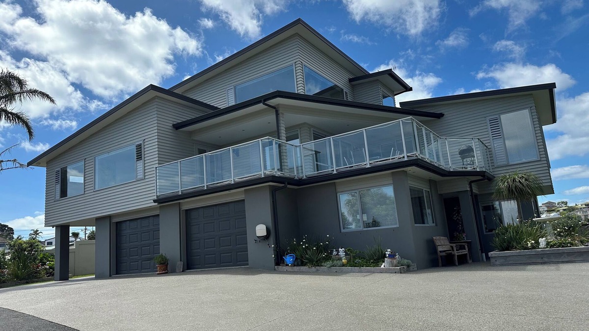 Tindalls Beach House | Luxury clifftop retreat in Tindalls Bay, Whangaparaoa Peninsular, Auckland