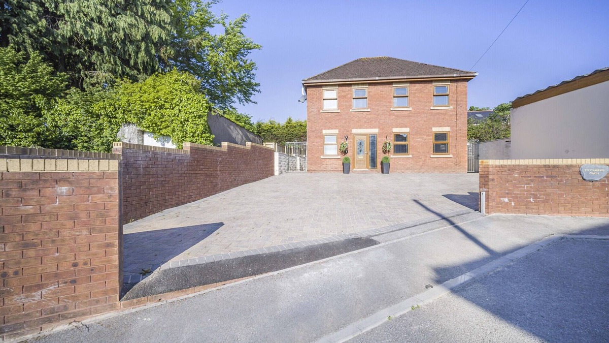 Bridgend House | Luxury Coach House Sleeps 12 People 5 Bedrooms