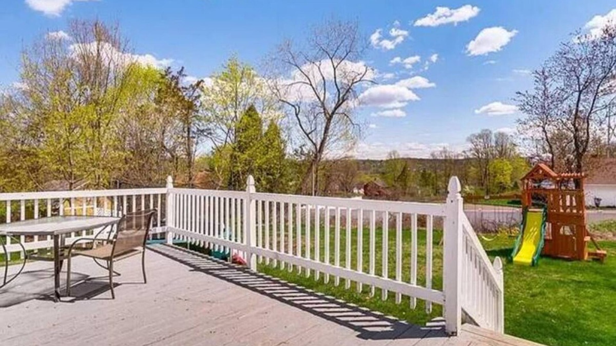 Meriden House | Luxury Colonial near Hiking Trail