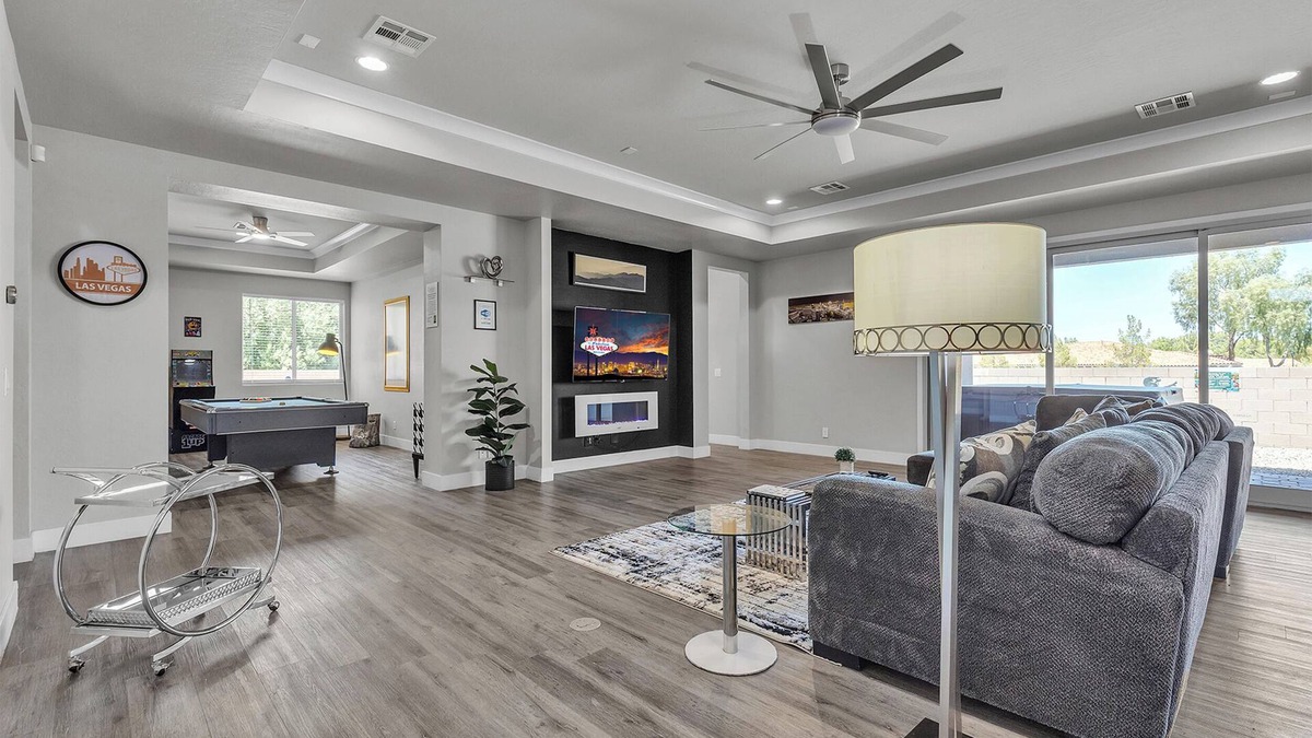 Las Vegas House | Luxury & Comfort Await at Viva Oasis – A Spacious Las Vegas Retreat