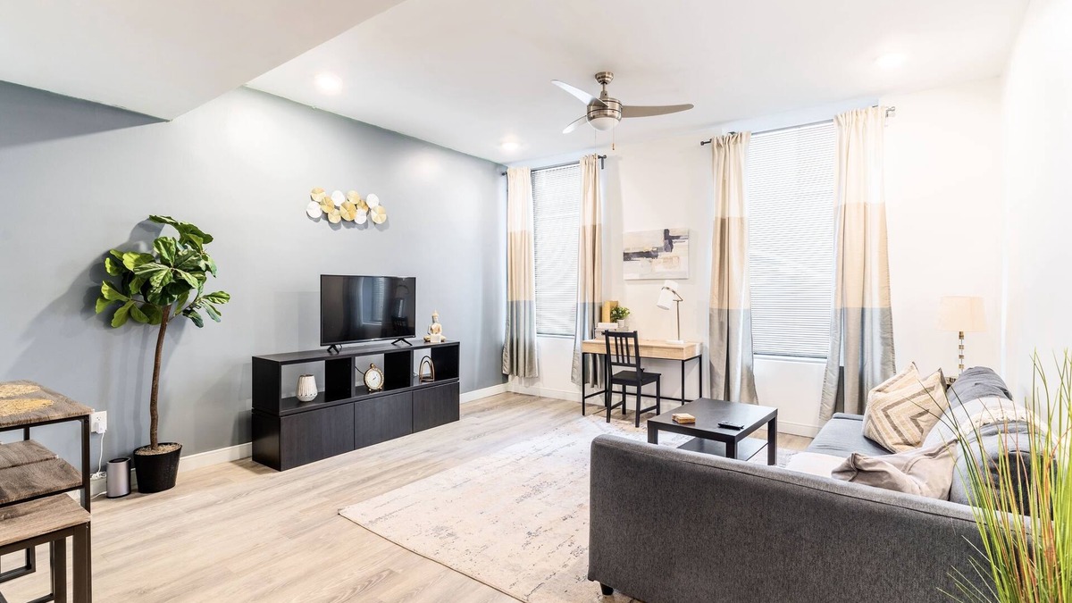 Monroe Ward Apartment | ★Luxury & Comfort steps from VCU & Convention Center!