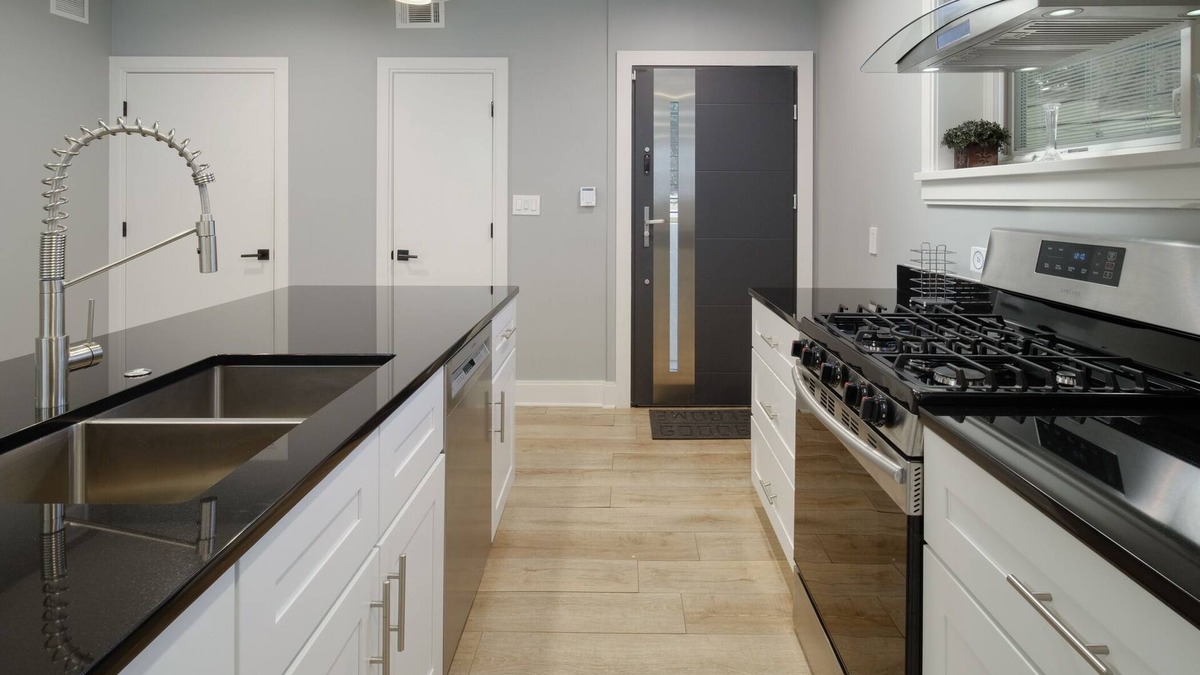 Bethesda Condo | Luxury Condo 2br close to Metro & NIH Walter Rees/Sightseeing/Museums/Zoo/shops