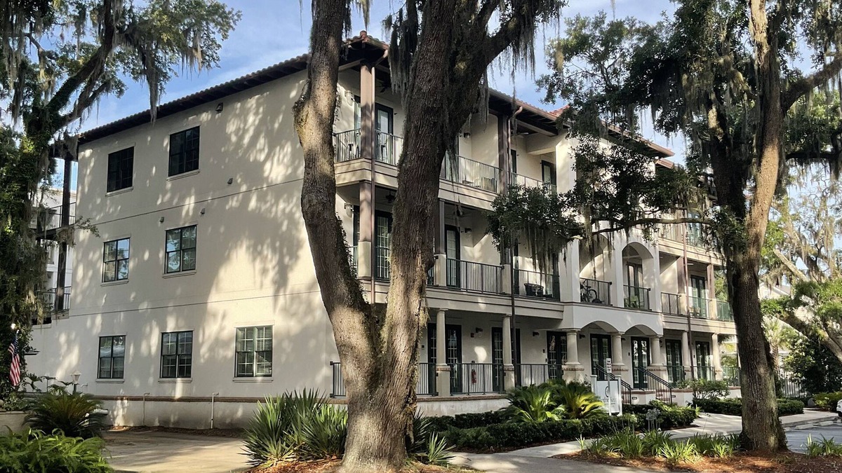 King City Condo | Luxury Condo at Village Pier, King Bed,Full Kitchen, Polaris Ranger for Rent