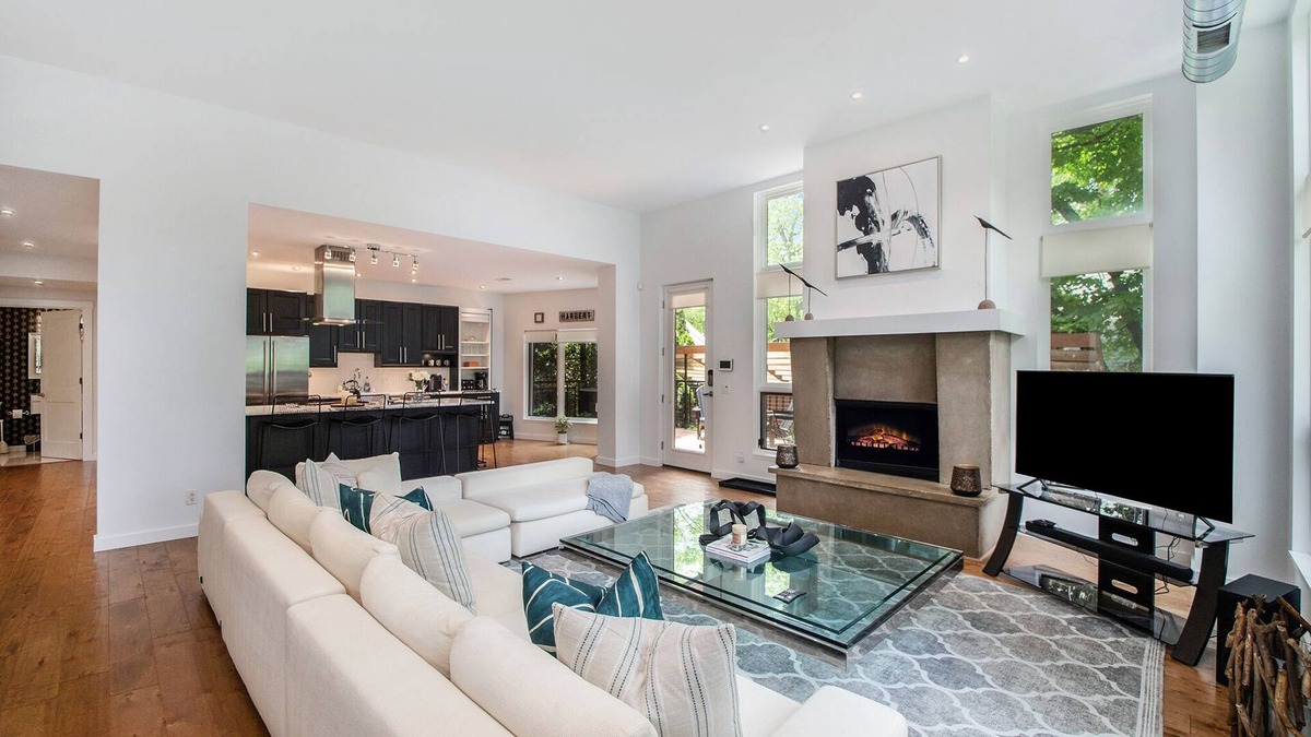 Shorewood-Tower Hills-Harbert Condo | Luxury Condo at Vineyard Lofts Plan for Summer Now!