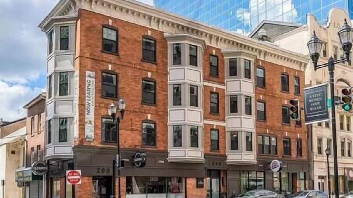 Downtown Wilmington Apartment | Luxury Condo + Free Garage Parking 402