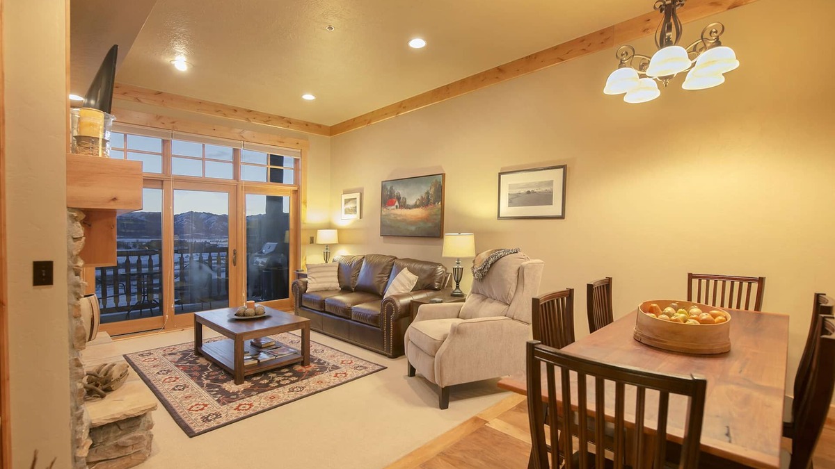 Victor Condo | Luxury Condo in Victor. A/C, W/D, WiFi, Balcony, Grill, Garage Parking. #207
