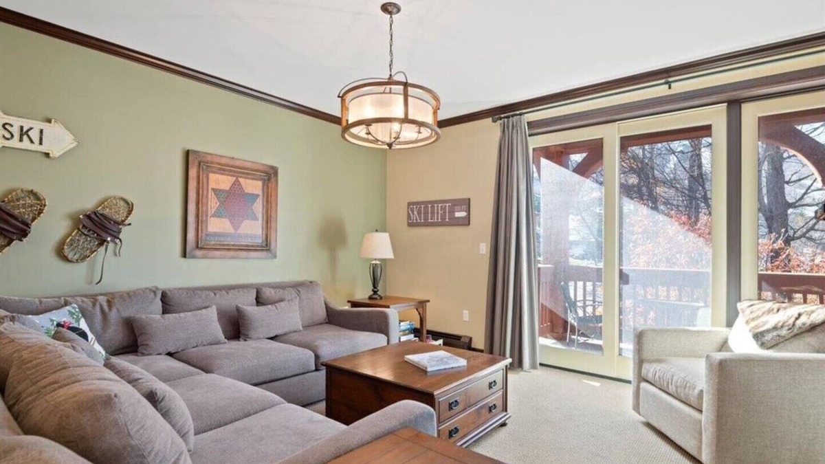 Stratton Mountain Condo | LUXURY CONDO l 2 EN SUITES l FALL FOLIAGE l POOL & HOT TUB