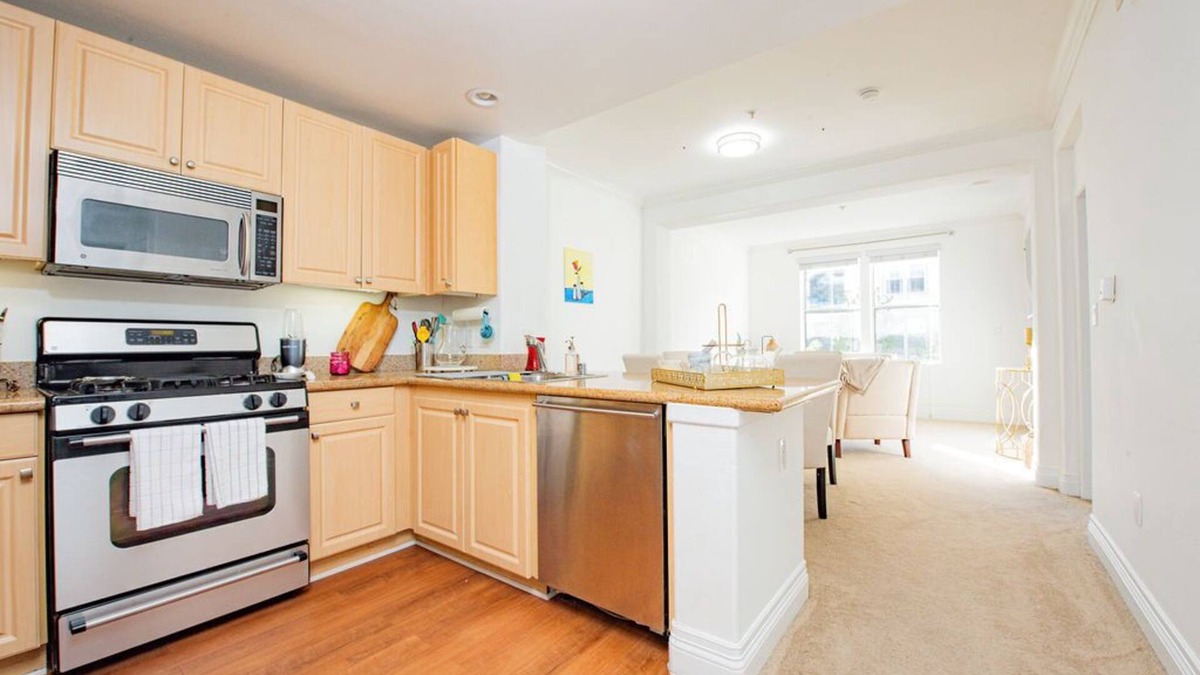 Airport Area Condo | Luxury condo near Irvine Business & UCI Hospital