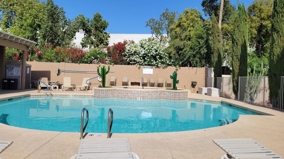 East Mesa Condo | Luxury condo on golf course 2/2.5 utilities included up to $200
