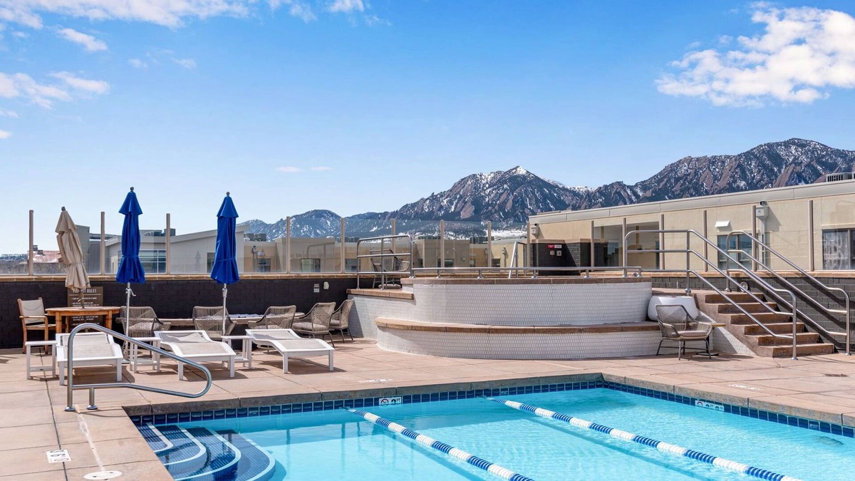 Baseline Sub Condo | Luxury Condo Rooftop Pool 30-day min
