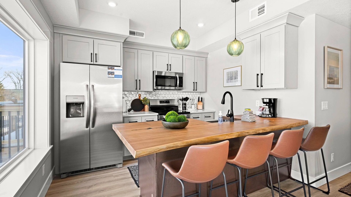 Canal Park Condo | Luxury Condo w/Beach Access | Dragestil 713-2
