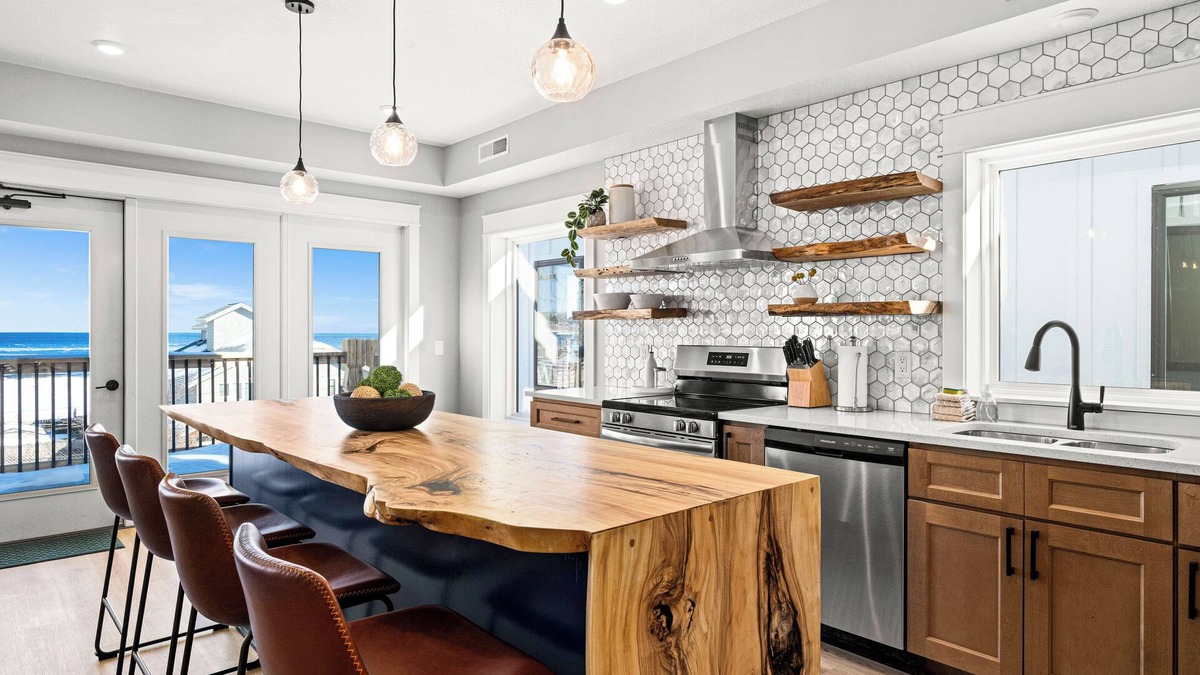 Canal Park Condo | Luxury Condo w/Beach Access | Dragestil 713-3
