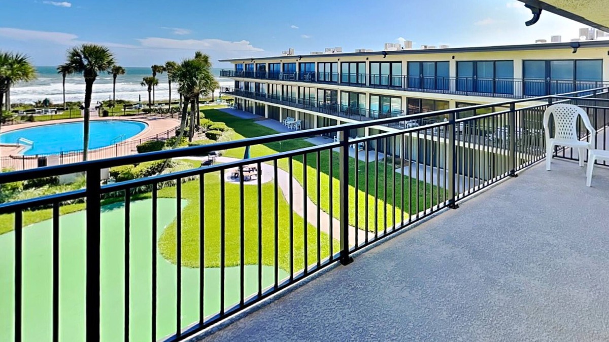 Crescent Beach Condo | Luxury Condo with Balcony, Ocean View, Pool and Just Steps to the Beach