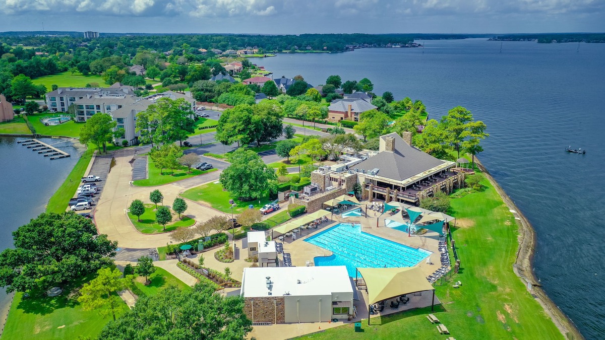 Walden on Lake Conroe Condo | Luxury Condo with Golf Package
