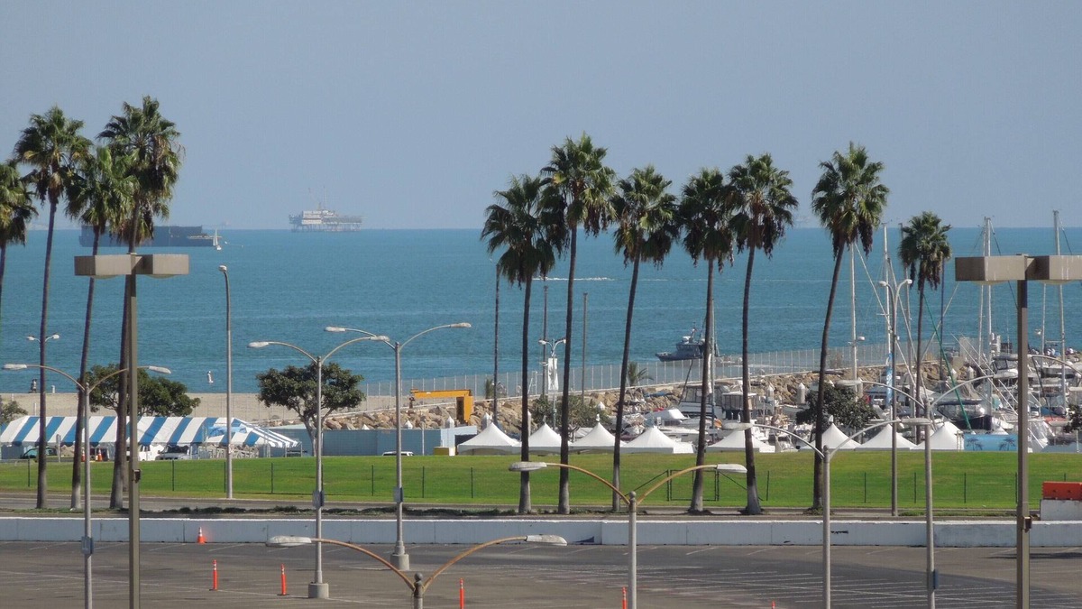 Waterfront Condo | LUXURY CONDO WITH OCEAN VIEW 2BR/2BA