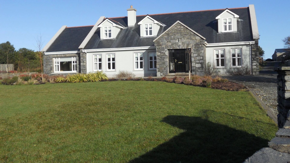 Moyard House | Luxury Connemara Home Close To Sea, Mountains And Lakes
