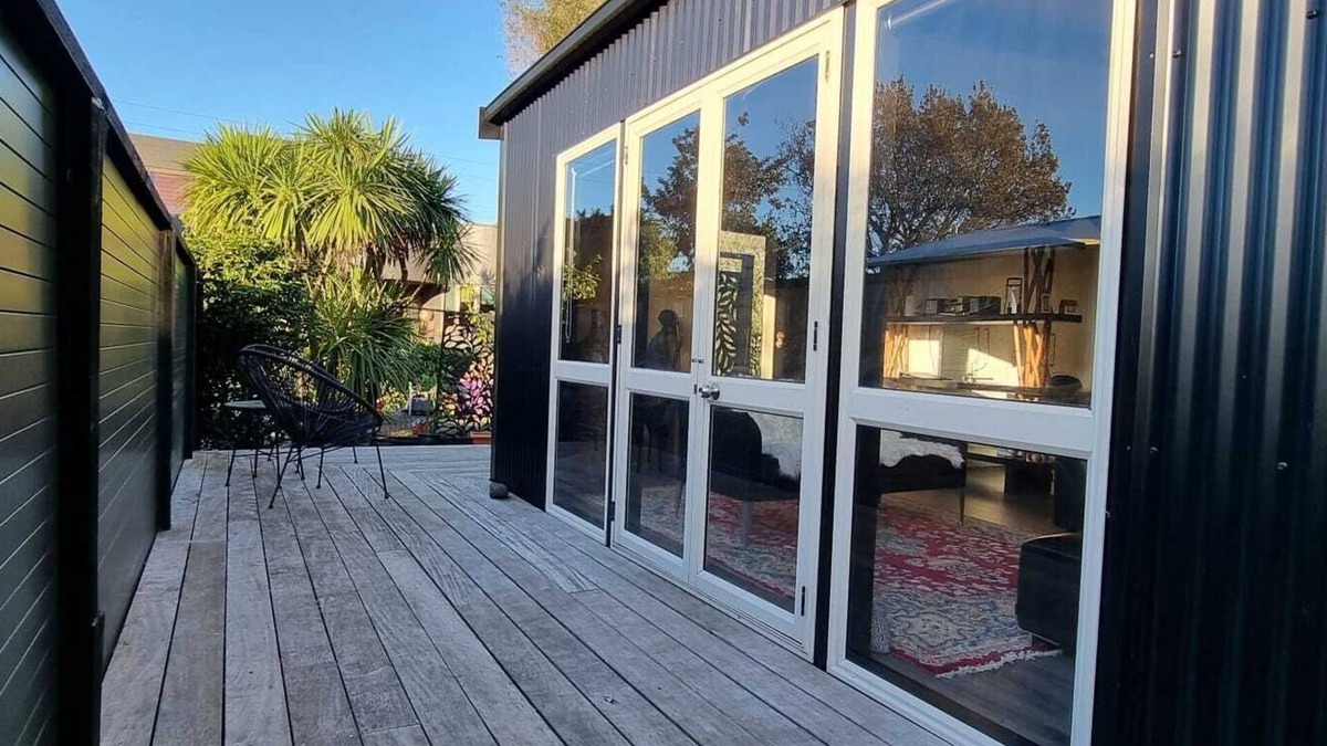 Mangere Bridge Cottage | Luxury Container House Auckland Airport