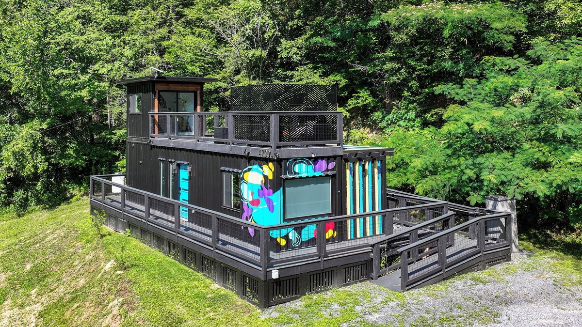 Cosby Cabin | Luxury Container Stay Secluded Hot Tub & Views