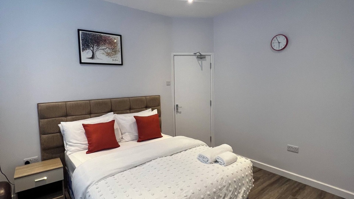 Northampton House | Luxury, Cosy and Quiet 4-bed House close to town centre and transport