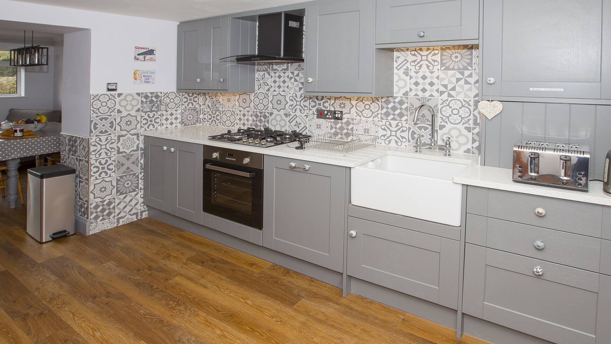 Beaminster Cottage | Luxury cottage, 15 minutes to beach, stunning garden views, two min walk to town