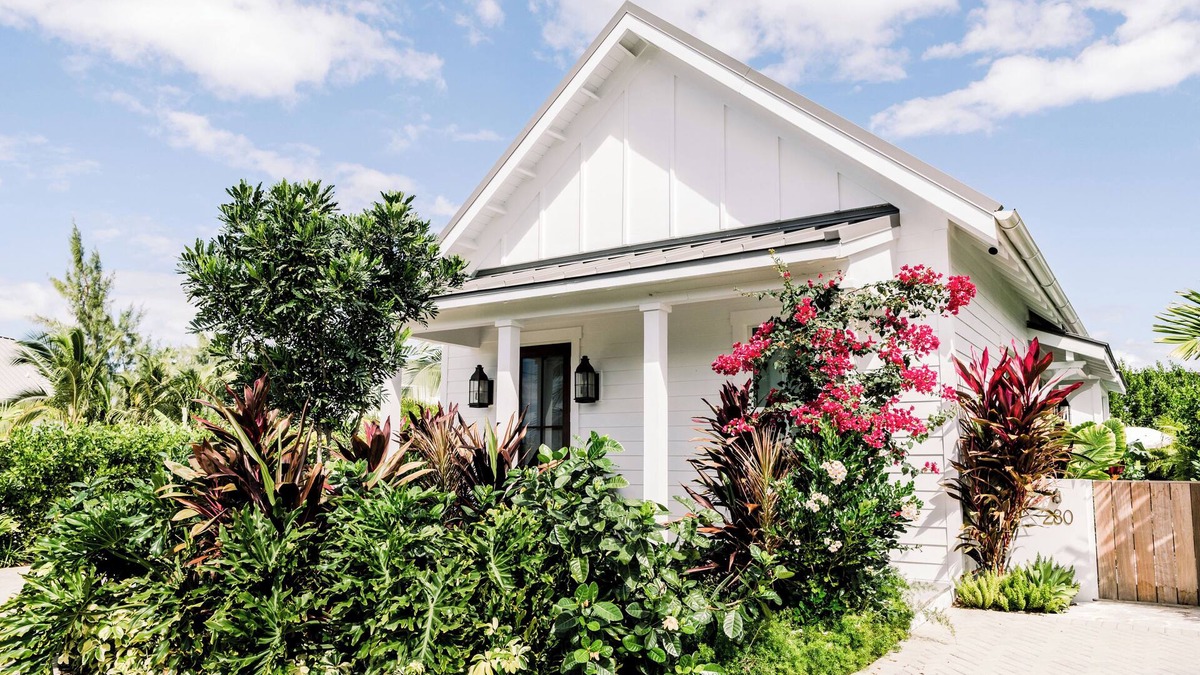 Seven Mile Beach Cottage | Luxury Cottage, 1bd/1ba steps to Pool+7 Mile Beach