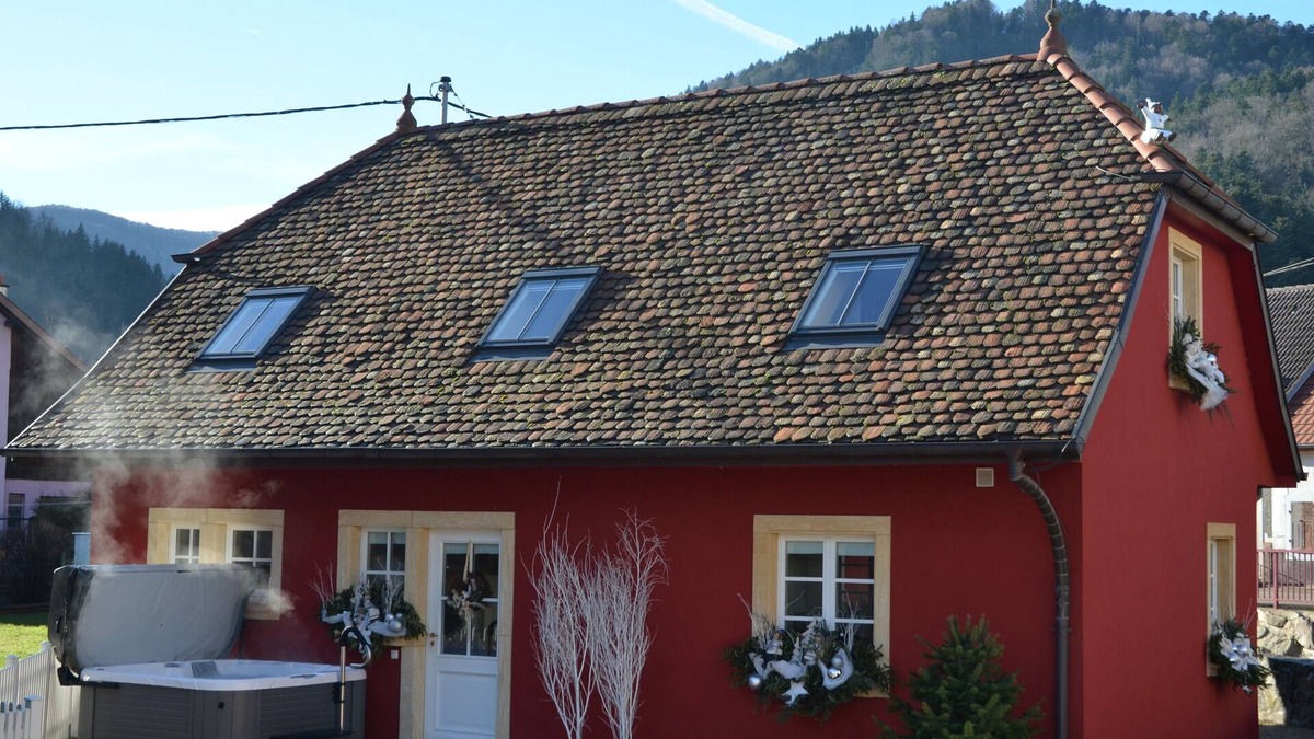 Sewen Villa | Luxury Cottage Doller, outdoor hot tub, hammam shower, ski resort