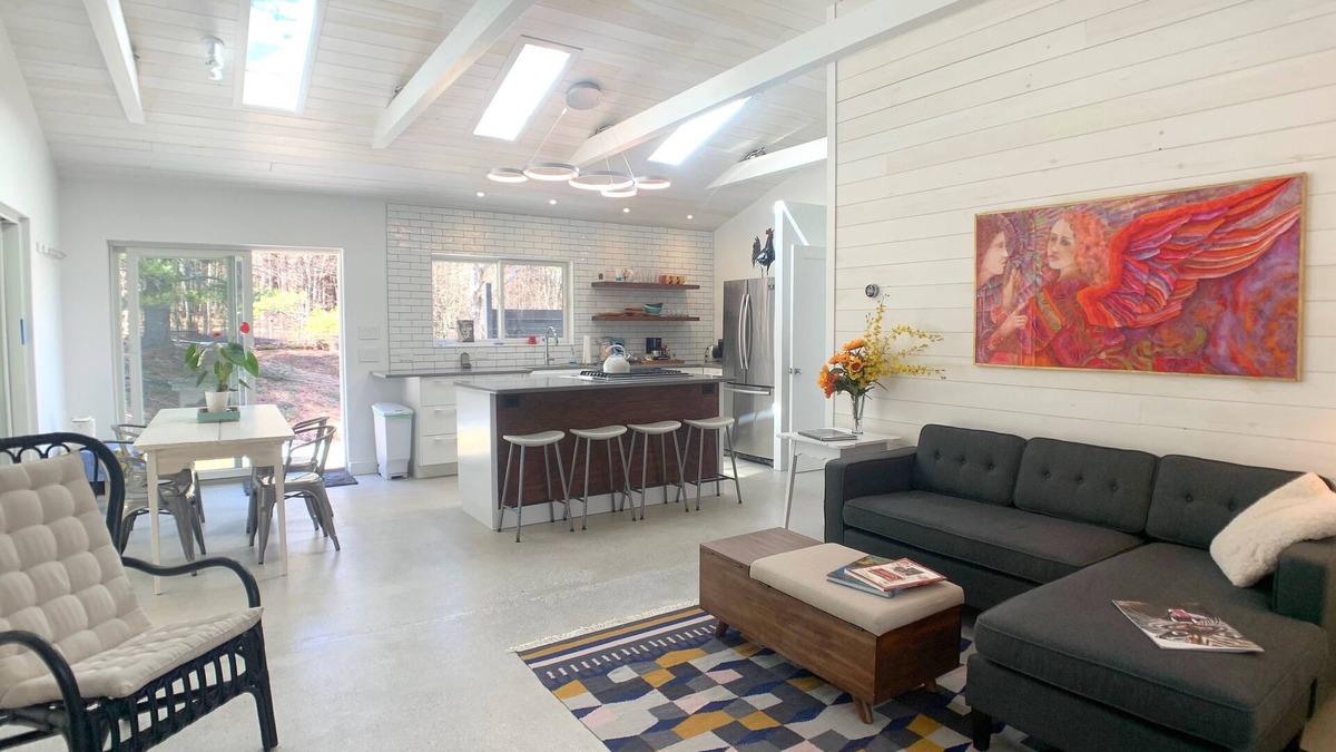 Bearsville Cottage | Luxury Cottage for 2. Very close to Woodstock, NY.