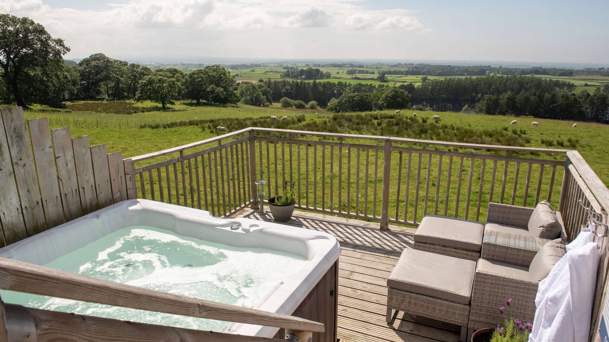 Castle Carrock Cottage | Luxury cottage with panoramic views towards the Lake District and private hot tub