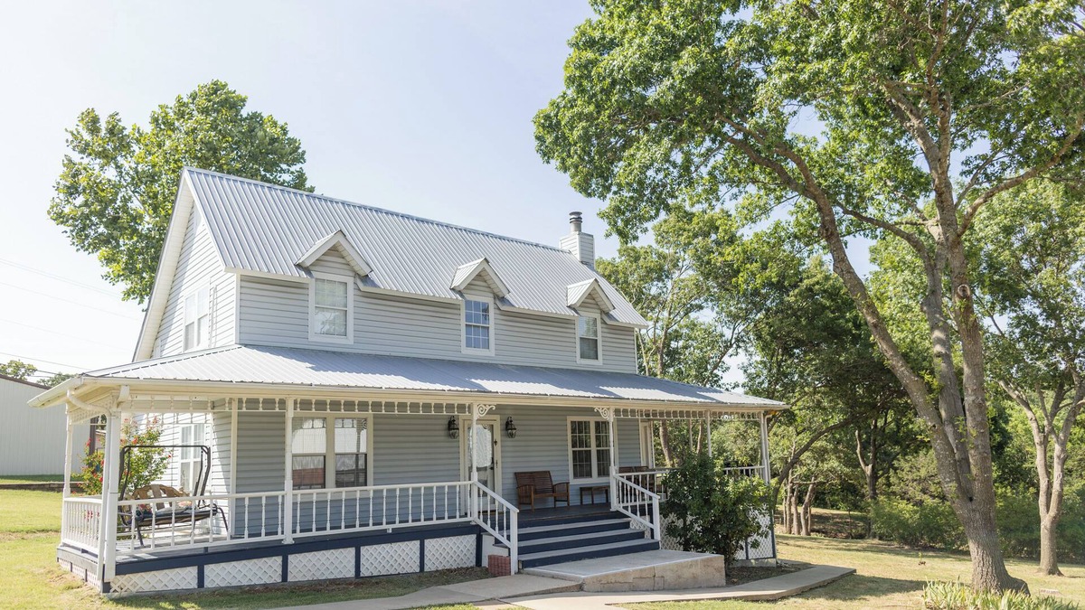 Sulphur House | Luxury Cottage in Sulphur, Okla- come visit this completely renovated property!