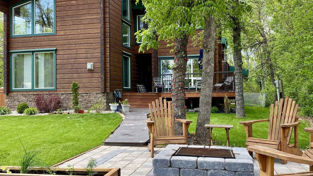 Petersfield Cottage | Luxury cottage living along Netley Creek in Petersfield, MB